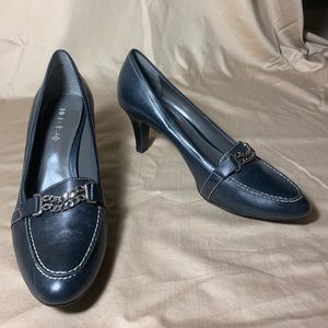 Navy blue BCBG size: 8.5B